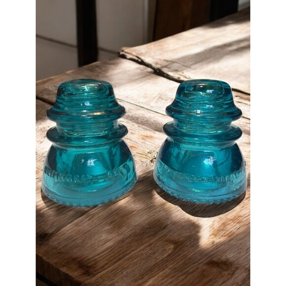 Vintage Set of 2 Hemingray 42 Aqua Blue Glass Insulator USA Primitive - Picture 1 of 10
